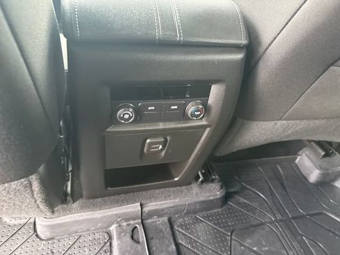 Used 2023 Chevrolet Traverse LT AWD/4WD image 24