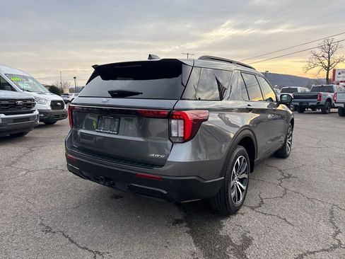 Used 2025 Ford Explorer ST-Line image 4