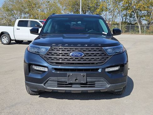 Used 2022 Ford Explorer XLT w/ Equipment Group 202A image 8