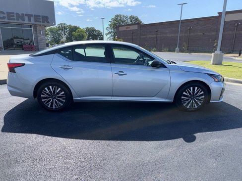 Used 2024 Nissan Altima 2.5 SV FWD image 3