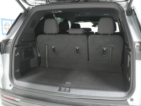 Used 2024 Chevrolet Traverse LS FWD image 35