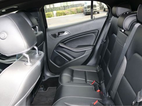 Used 2020 Mercedes-Benz GLA 250 4MATIC image 26