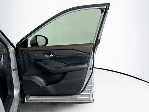 Used 2022 Nissan Rogue SV w/ SV Premium Package FWD image 32