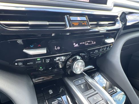 Used 2025 Acura MDX SH-AWD w/ Technology Package image 18