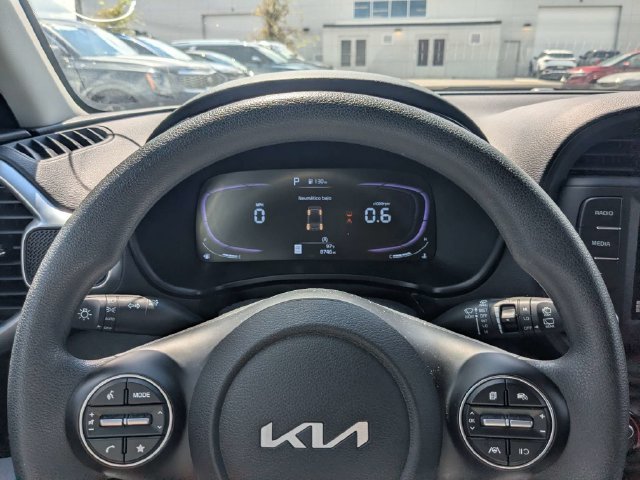 Used 2025 Kia Soul LX w/ LX Technology Package FWD image 27