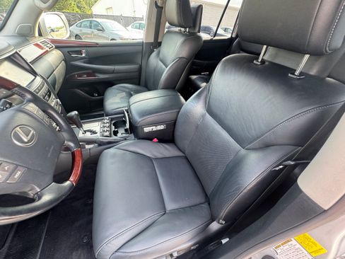 Used 2015 Lexus LX 570 4WD w/ Luxury Package image 20