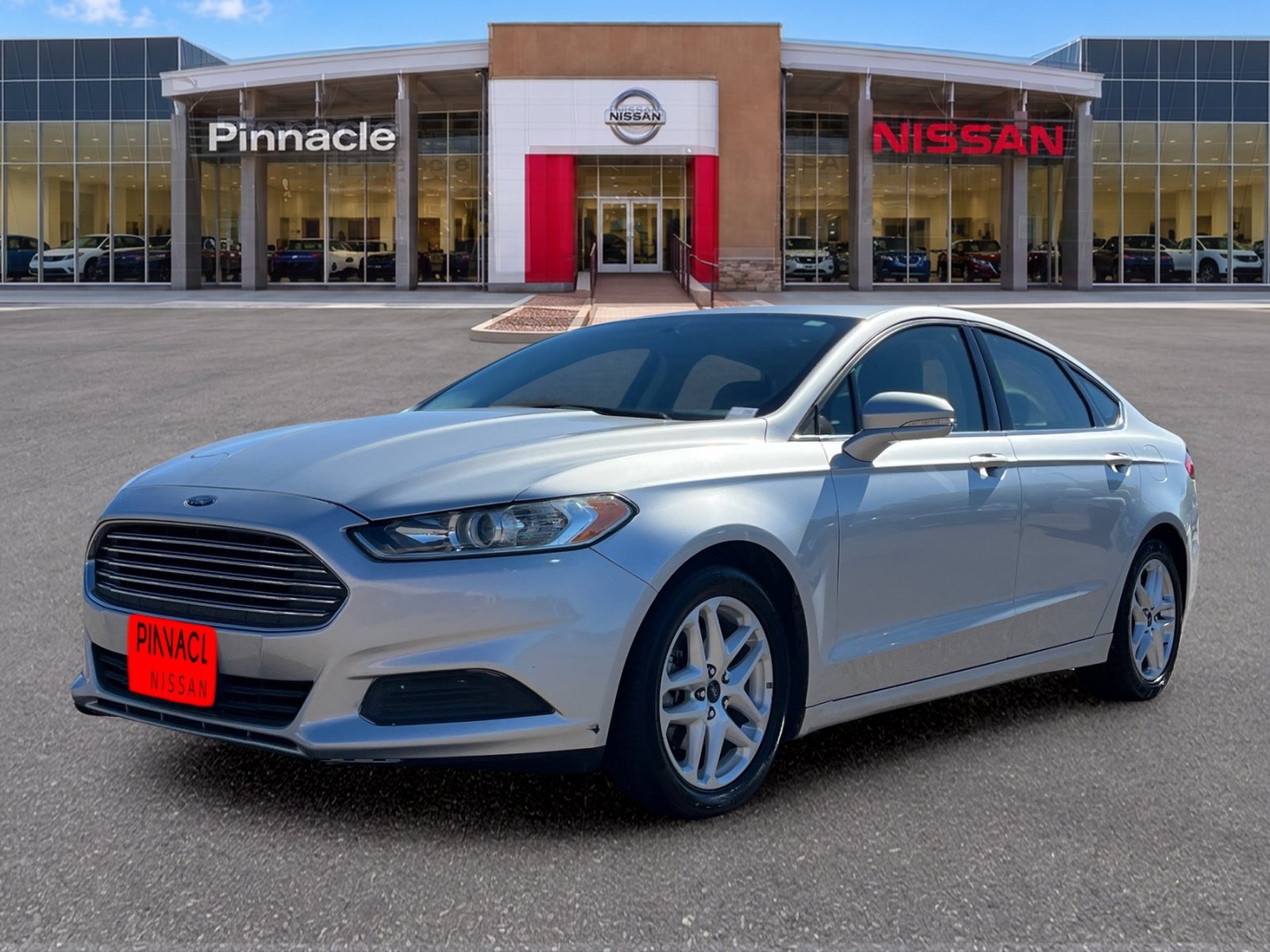 Used 2016 Ford Fusion SE FWD image 2