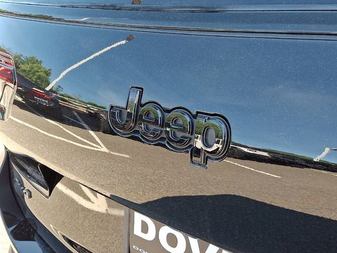 Certified 2025 Jeep Grand Cherokee L Altitude AWD/4WD image 16
