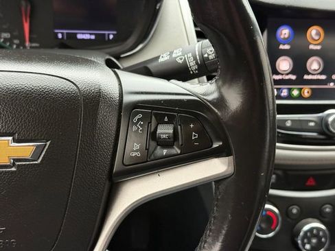 Used 2020 Chevrolet Trax LT w/ LT Convenience Package image 19