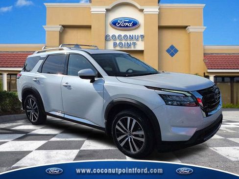 Used 2025 Nissan Pathfinder Platinum w/ Cargo Package FWD image 1
