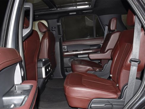 Used 2024 Ford Expedition Limited image 31