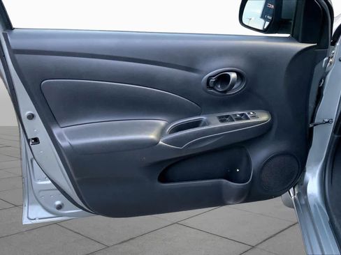 Used 2012 Nissan Versa SV FWD image 20