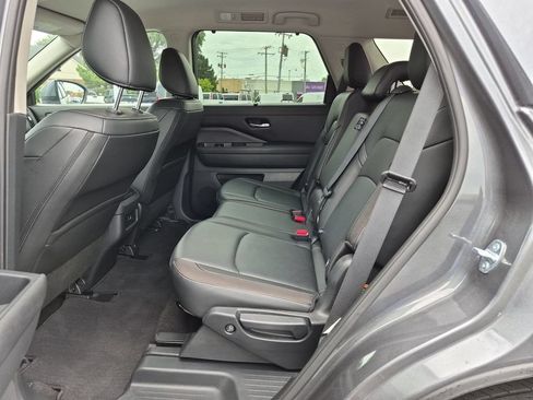 Used 2025 Nissan Pathfinder SL AWD/4WD image 24