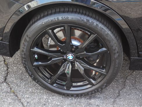 Used 2024 BMW X7 xDrive40i w/ M Sport Package AWD/4WD image 8