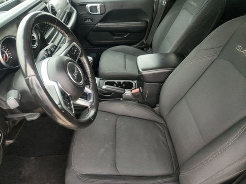 Used 2018 Jeep Wrangler Unlimited Sahara w/ Cold Weather Group AWD/4WD image 17