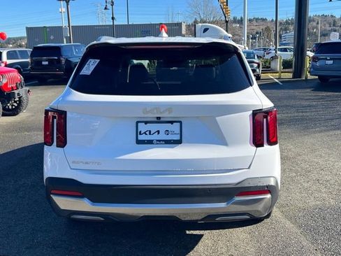 Certified 2024 Kia Sorento S image 9