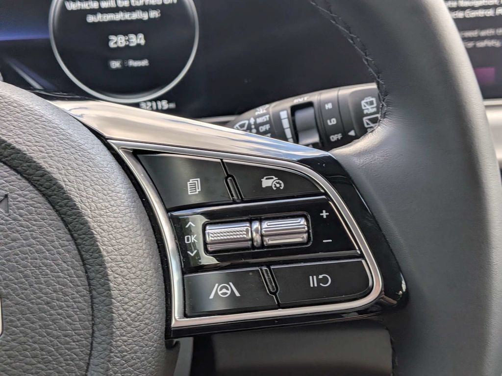 Used 2025 Kia Seltos EX FWD image 22