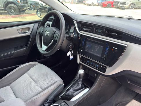 Used 2017 Toyota Corolla LE FWD image 29