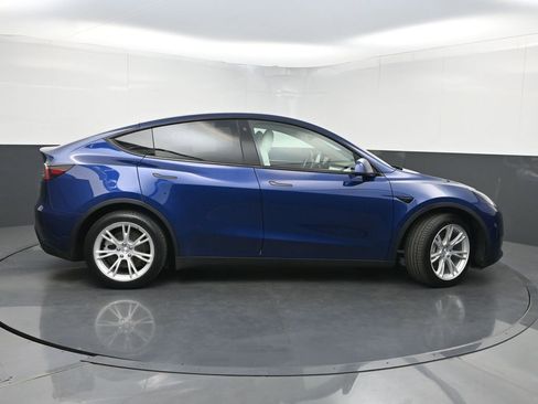 Used 2021 Tesla Model Y Long Range AWD/4WD image 40