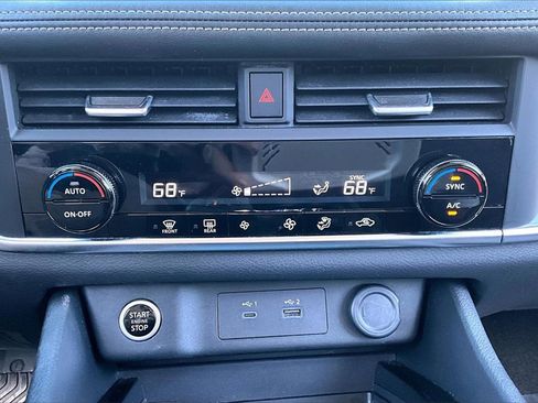 Used 2023 Nissan Rogue SV image 31