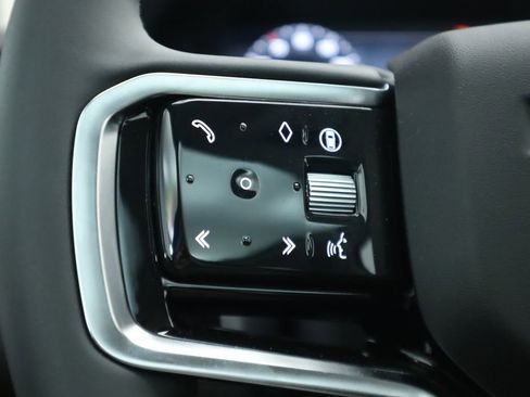 Used 2025 Land Rover Discovery Sport S image 12