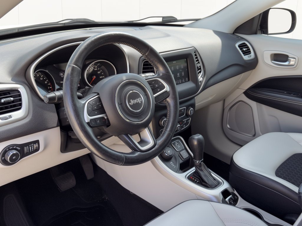 Used 2018 Jeep Compass Latitude w/ Popular Equipment Group AWD/4WD image 4