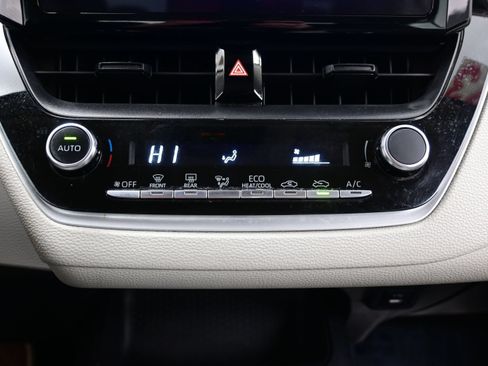 Used 2023 Toyota Corolla LE FWD image 19