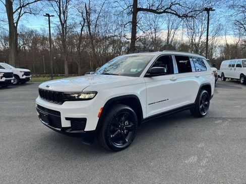 Used 2022 Jeep Grand Cherokee L Laredo AWD/4WD image 2