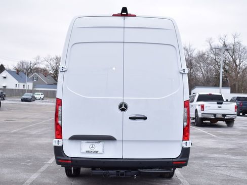 Used 2025 Mercedes-Benz Sprinter 2500 image 4