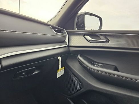 New 2025 Jeep Grand Cherokee L Altitude image 25