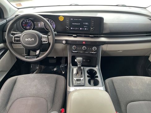 Used 2022 Kia Carnival LX image 10