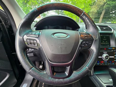 Used 2016 Ford Explorer Platinum AWD/4WD image 35