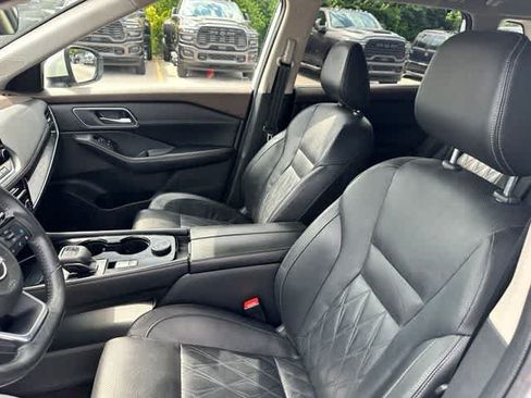 Used 2023 Nissan Rogue Platinum w/ Platinum Premium Package AWD/4WD image 3
