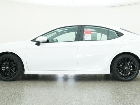 New 2026 Toyota Camry SE image 4