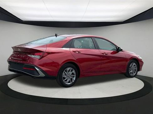 New 2024 Hyundai Elantra SEL image 9