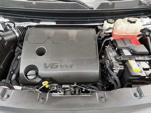 Used 2023 Chevrolet Traverse Premier FWD image 11