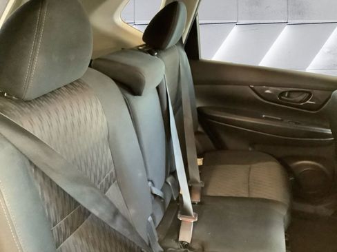 Used 2019 Nissan Rogue S image 15