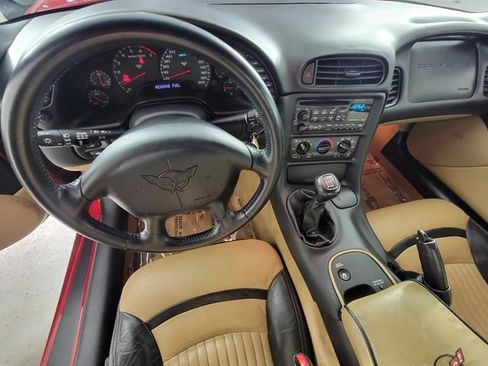 Used 2001 Chevrolet Corvette Coupe RWD image 18