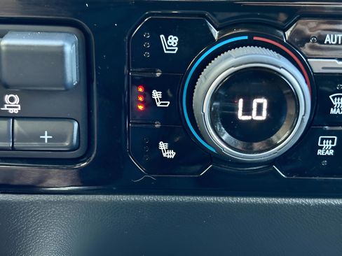 Used 2022 Chevrolet Silverado 1500 High Country image 28