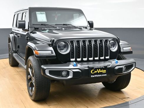 Used 2023 Jeep Wrangler Unlimited Sahara w/ Cold Weather Group AWD/4WD image 4