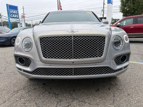 Used 2018 Bentley Bentayga AWD/4WD image 2