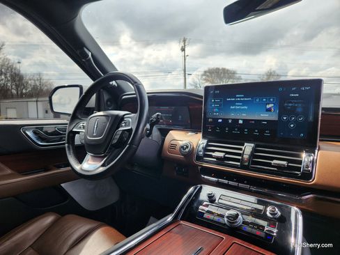 Used 2023 Lincoln Navigator Reserve image 38
