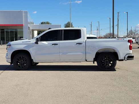 Used 2024 Chevrolet Silverado 1500 Custom image 2