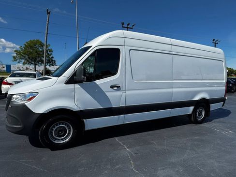 Used 2021 Mercedes-Benz Sprinter 2500 image 2
