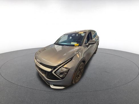 Used 2025 Kia Sportage LX image 4