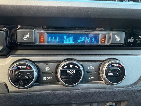 Used 2017 Toyota Tacoma TRD Off-Road image 21