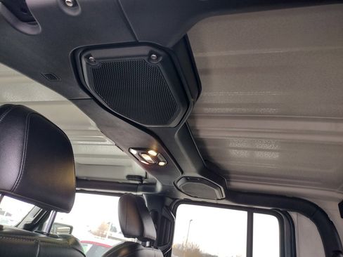 Used 2021 Jeep Gladiator Overland w/ Uconnect 4C Nav & Sound Group image 23