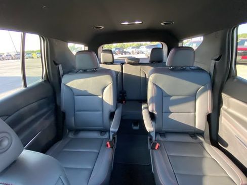 Used 2024 Chevrolet Traverse Z71 AWD/4WD image 13