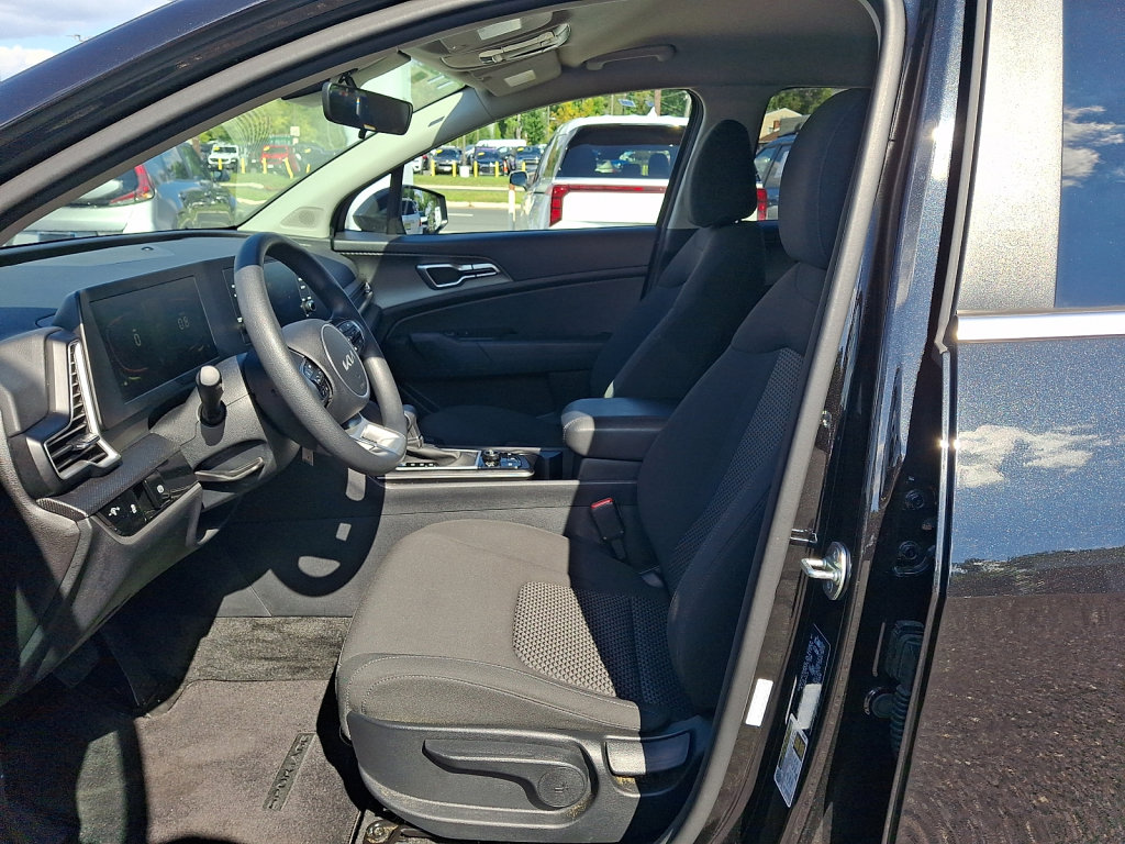Used 2024 Kia Sportage LX FWD image 25