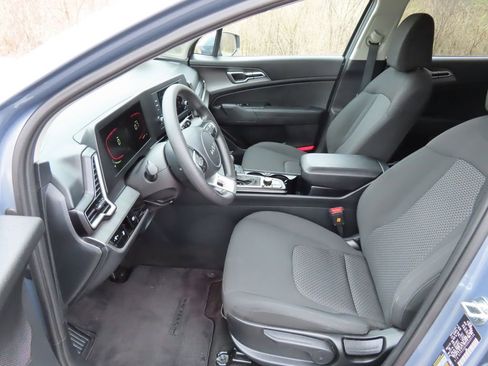 Certified 2025 Kia Sportage LX image 19